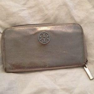 Tory Burch Robinson Leather Continental Wallet